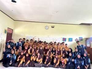 Cegah Perundungan di Dunia Maya, KKN Posko 16 Menggelar Sosialisasi Mengenali Bahaya Bermedia Sosial di SDN Karangmanggis