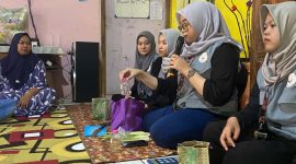 Workshop Spray Serai Anti Nyamuk di Desa Trayu untuk mengedukasi ibu-ibu PKK oleh mahasiwa KKN UIN Walisongo posko 10