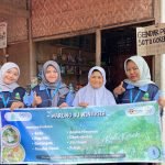 Dukung Ekonomi Lokal, KKN Reguler 85 UIN Walisongo Beri Banner Promosi UMKM di Wisata Air Kalikesek