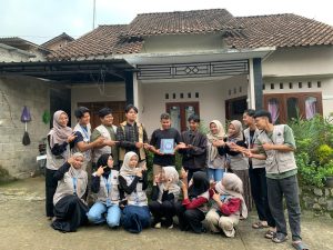 Mahasiswa KKN UIN Walisongo Dampingi UMKM Bandeng Presto Raih Sertifikasi Halal di Kendal