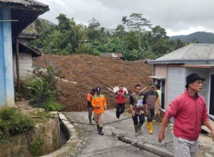 Banjarnegara Tetapkan Status Tanggap Darurat 14 Hari Usai Longsor Pandanarum, Ratusan Warga Mengungsi