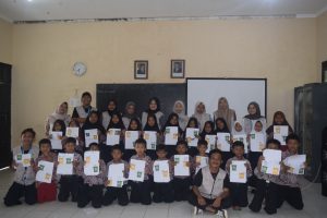 Mahasiswa KKN UIN Walisongo Ajak Siswa SD Negeri 3 Cening Pandai Memilah Sampah