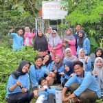 Warga Kedungsari Antusias Praktik Langsung Pembuatan Biopori Bersama KKN UIN Walisongo