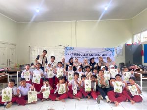 KKN Desa Kedungsari Hadirkan Kreasi Totebag Ecoprint untuk Tingkatkan Kreativitas Siswa