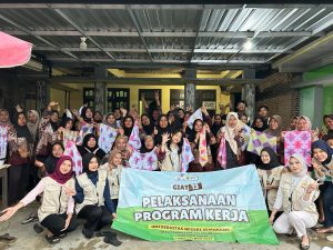 Mahasiswa KKN UNNES GIAT 13 Tingkatkan Keterampilan PKK Desa Genengsari Melalui Shibori