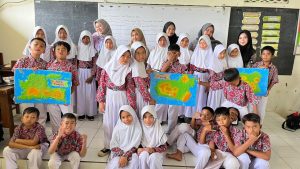 Seru dan Kreatif! Siswa SDN 1 Gonoharjo Belajar Membuat Peta Pulau Jawa dari Bubur Kertas