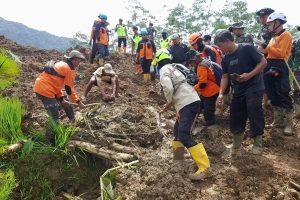 Dua Korban Longsor Kembali Ditemukan di Pandanarum Banjarnegara, Pencarian Terkendala Hujan Deras