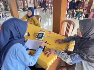 Mahasiswa KKN Posko 33 UIN Walisongo Dampingi Posyandu di Mangli dan Pagertoyo