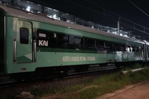 KAI Commuter Fasilitasi Petani dan Pedagang dengan Layanan Kereta Ekonomi Inklusif