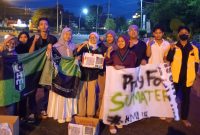 Keterangan Foto: Kader HMI Korkom Walisongo habis aksi Galang Dana di depan Lampu Merah Kalibanteng, Kamis (4/11/2025). (Dok. Pribadi)