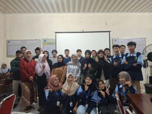 Mahasiswa KKN UIN Walisongo Posko 21 Gelar Pelatihan Desain Grafis Berbantuan Canva untuk Tingkatkan Kreativitas Masyarakat