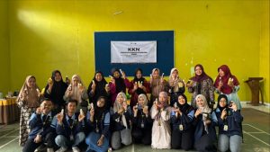 Pelatihan Pembuatan Eco Enzyme dan Sabun dengan Kearifan Lokal di Desa Peron