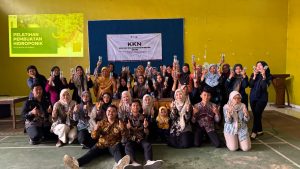 Mahasiswa KKN UIN Walisongo Hadirkan Pelatihan Hidroponik untuk Dorong Pertanian Rumahan Desa Peron