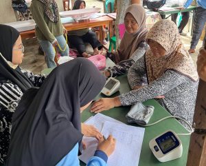 Mahasiswa KKN UIN Walisongo Posko 31 Dampingi Posyandu Balita dan Lansia Desa Tabet