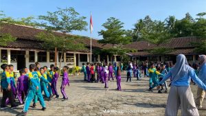 Mahasiswa KKN UIN Walisongo Gerakkan Jumat Sehat Bersama Siswa SDN 2 Kaliputih