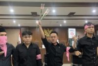 Sidang perdana pembacaan surat dakwaan empat tahanan politik/foto:Detik.com