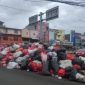 Kondisi sekitar pasar Ciputat yang masih dipenuhi tumpukan sampah/Foto: Fatin Nurul
