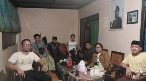 Pererat Silaturahmi, Pimpinan Komunitas Pemuda Pelopor Demokrasi Berdiskusi Hangat Dengan Para Santri