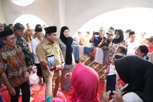 Gus Yasin dan Ning Nawal Tinjau Pengungsi Banjir Pekalongan, Pastikan Warga Aman dan Kebutuhan Terpenuhi