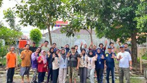 Wujudkan Lingkungan Mandiri Lewat Kerja Bakti, Mahasiswa KKN UPGRIS Kelompok 26 Bangun Taman TOGA di RW 05 Kelurahan Palebon