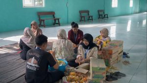 Masak Bersama Warga, Mahasiswa KKN UPGRIS Hidupkan Semangat Gotong Royong di Desa Semampir