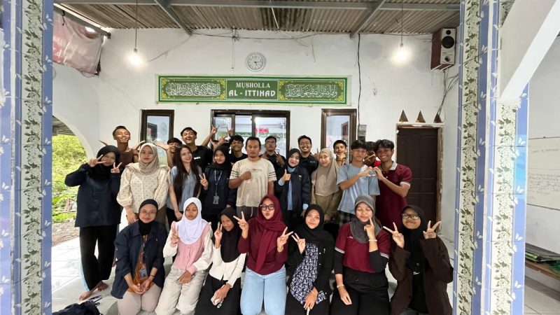 Mahasiswa KKN UPGRIS menggelar sosialisasi mengenai digitalisasi dan AI di Kelurahan Gemah, Kecamatan Pedurungan, Kota Semarang (18/01/2026).