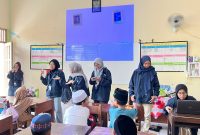 Mahasiswa KKN UPGRIS berkolaborasi dengan Bank BPR BKK menyelenggarakan kegiatan bertajuk "Sosialisasi Rajin Menabung" di SD N 1 Palebon (27/1/26).