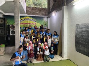 KKN UPGRIS Menumbuhkan Jiwa Kewirausahaan Anak melalui Celengan Botol Bekas Dengan Tema Cilik Preneur