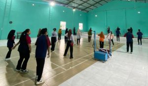 Kebersamaan dalam Gerak, KKN UPGRIS Gelar Senam Bersama Ibu-Ibu PKK Desa Semampir