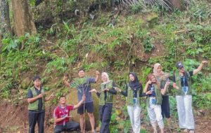 Peduli Lingkungan dan Satwa, KKN UPGRIS Kelompok 21 Tanam 30 Bibit Buah di Curug Semirang