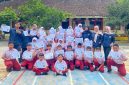 Mahasiswa KKN Universitas PGRI Semarang (UPGRIS) berfoto bersama siswa kelas 5 SDN Beji 01 usai kegiatan pembelajaran coding berbasis permainan edukatif, Selasa (20/1/2026).