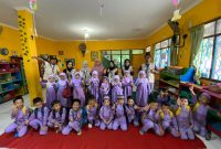 Mahasiswa KKN UPGRIS menggelar edukasi dan praktik cuci tangan di TK Al-Hidayah 7 Palebon (21/1/2026).