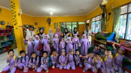 Mahasiswa KKN UPGRIS menggelar edukasi dan praktik cuci tangan di TK Al-Hidayah 7 Palebon (21/1/2026).
