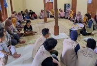 Pelaksanaan edukasi dan demonstrasi baku mutu kualitas air oleh Mahasiswa KKN UNDIP kepada ibu PKK RT 3/RW 5