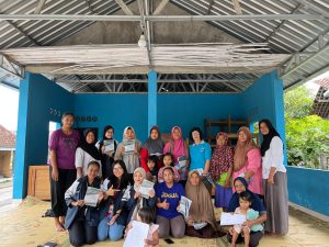 Perkuat Usaha Lokal, Mahasiswa KKN UNDIP Edukasi Merek dan Sistem Keuangan UMKM