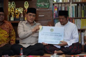 Kemenag Salurkan Bantuan Rp350 Juta untuk Ponpes Al Adalah Tegal Pascabencana Tanah Bergerak