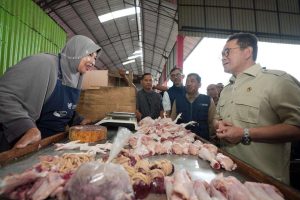 Pantau Harga Jelang Ramadan, Mendag Pastikan Pasokan Pangan Aman di Pasar Sukoharjo