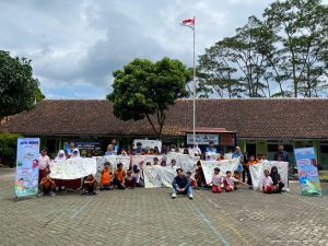 Mahasiswa KKN UPGRIS Hadirkan Kegiatan Ecoprint dalam Upaya Pembelajaran Kontekstual di SDN Beji 02