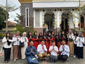 Sambut Bulan Suci, Mahasiswa KKN UPGRIS Dampingi Kirab Ramadhan Meriah di TPQ Al-Ikhsan Palebon
