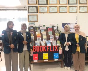 Mahasiswa Ilmu Perpustakaan dan Informasi Undip Ciptakan Inovasi Display Bookflix dan Program Donasi Buku di Perpustakaan FSM Undip
