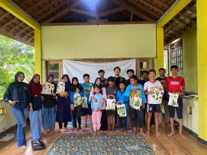 Mahasiswa KKN UPGRIS Kelompok 21 Sukses Gelar Lomba Ecoprint Antar Sekolah di Sanggar Desa Gogik