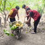 Mahasiswa KKN UPGRIS Kelompok 28 Kalicari Bantu Persiapan Pengajian Arwah Jamak di Makam Muslim RW 4