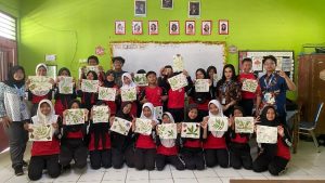 Mahasiswa KKN UPGRIS Kelompok 21 Kenalkan Program Ecoprint di SDN Gogik 01