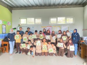 Mahasiswa KKN UPGRIS Kelompok 21 Tingkatkan Kreativitas Siswa SD Islam Gintungan Melalui Program Ecoprint