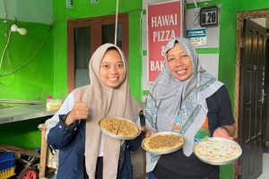 Kreasi Menu Baru dan Branding Online: Upaya KKN Meningkatkan Daya Saing UMKM