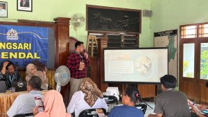 KKN-T Tim 5 Undip Sosialisasikan Legalitas Usaha untuk Tingkatkan Daya Saing UMKM Karangsari