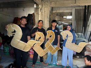 Penyediaan Properti Jaran Kepang oleh Mahasiswa KKN-T UNDIP untuk Dukung Pelestarian Kesenian Barongan di Kelurahan Karangsari