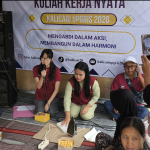 Antusias Warga RT 3 RW 4 Kalicari Ikuti Workshop Daur Ulang Tutup Botol oleh Mahasiswa KKN UPGRIS Kelompok 28