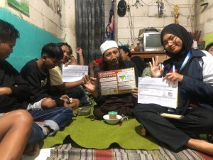 Tingkatkan Keamanan Pertunjukan, KKN-T Tim 5 Undip Sosialisasikan Job Safety Analysis pada Kesenian Barongan Karangsari