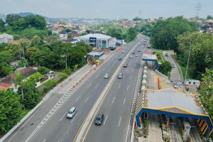 One Way Lokal di Tol Semarang Masih Berlaku, Lalu Lintas Terpantau Lancar dan Terkendali